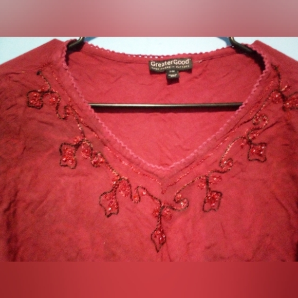 Red crew neck sweater with flared cuff's and long waist. Delicate and delightful - Picture 2 of 5